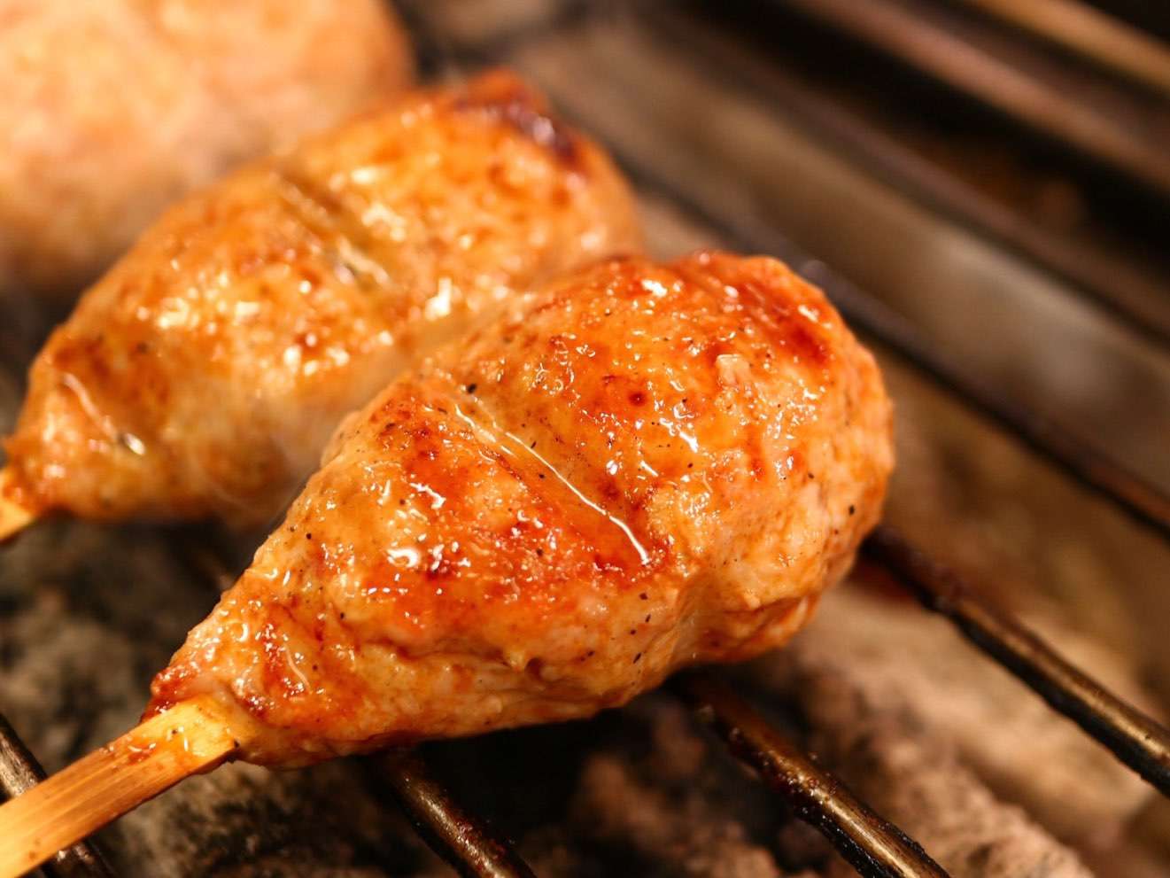 『つくね』に使う鶏ひき肉の部位！焼鳥屋のおすすめはコレ！｜大阪 淡路の炭火焼鳥屋 焼鳥ぴーすけ