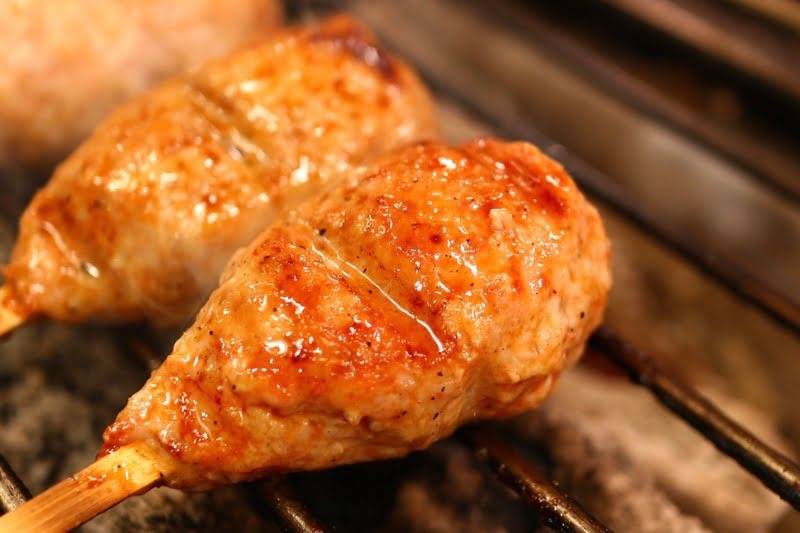 『つくね』に使う鶏ひき肉の部位！焼鳥屋のおすすめはコレ！｜大阪 淡路の炭火焼鳥屋 焼鳥ぴーすけ